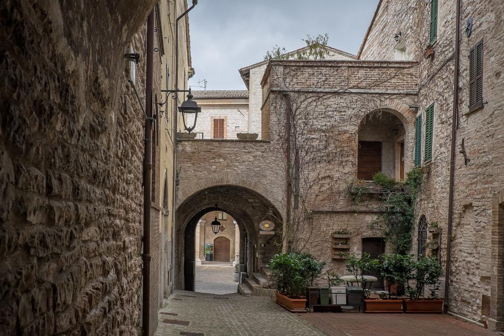 Appartamenti Turistici Vicolo S. Chiara Sassoferrato Exterior foto